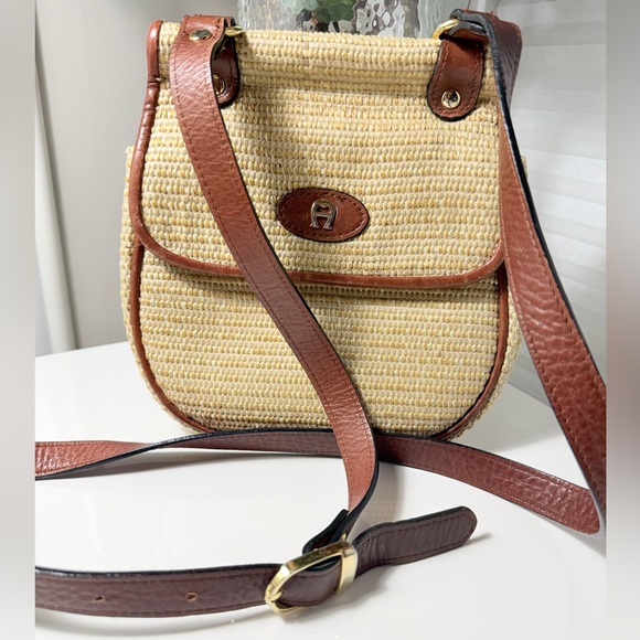 Etienne Aigner Handbags - Vintage Etienne Aigner crossbody bag